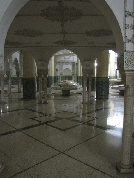 120312_wasruimte moskee hassan ii.jpg - De wasruimte in de kelder is voorzien van 41 fonteinen.
